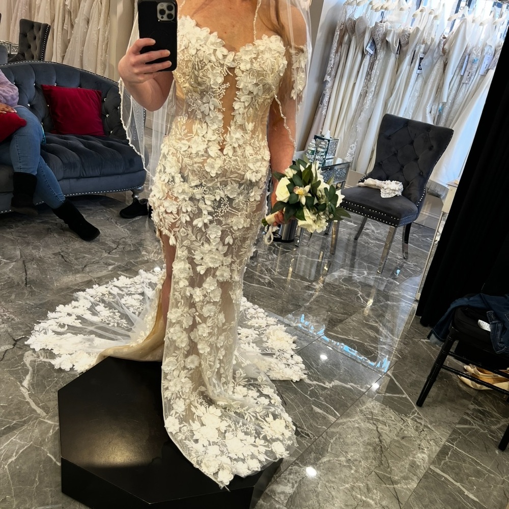 Elegant Floral Lace Wedding Dress